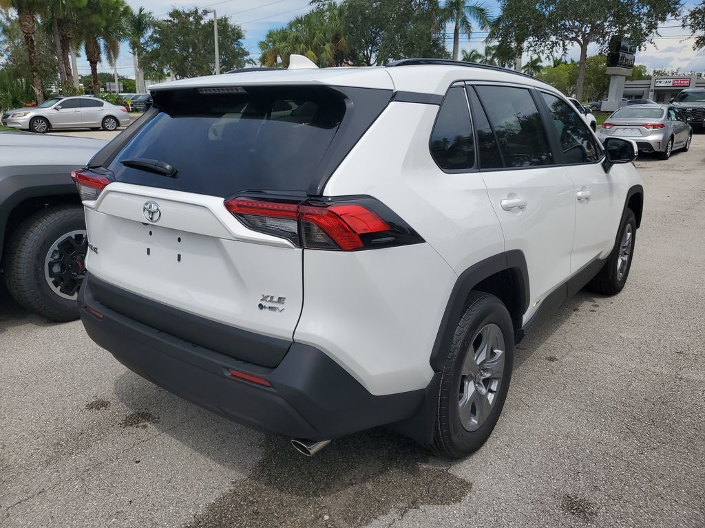 2025 Toyota RAV4 Hybrid XLE photo 4