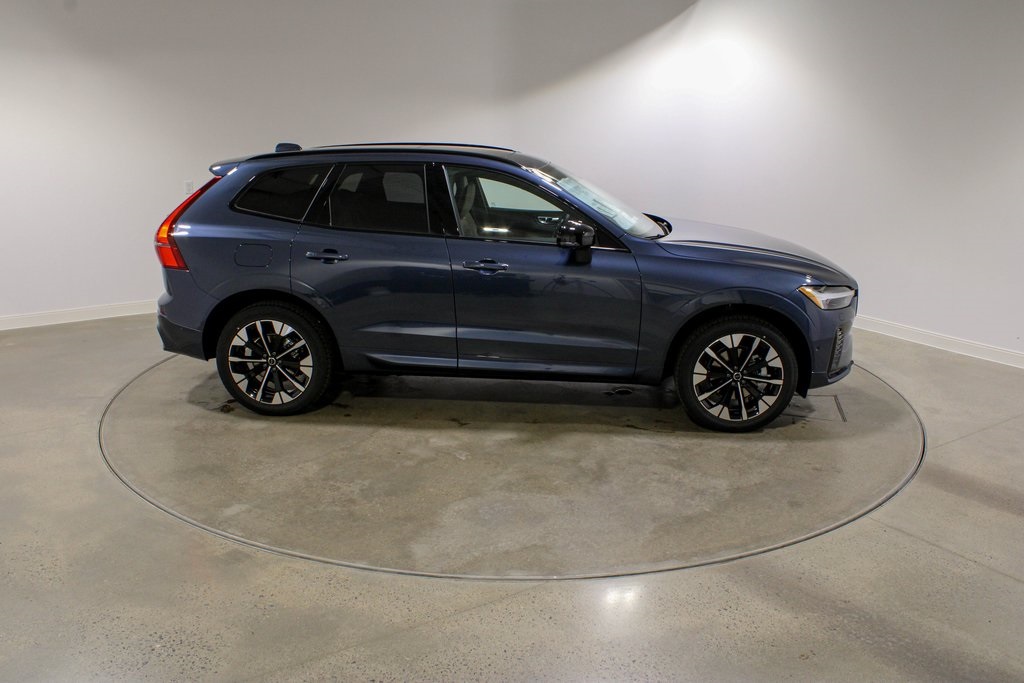 2026 Volvo XC60 B5 Plus photo 5