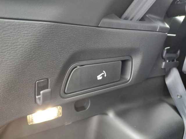 2025 Mitsubishi Outlander ES photo 30