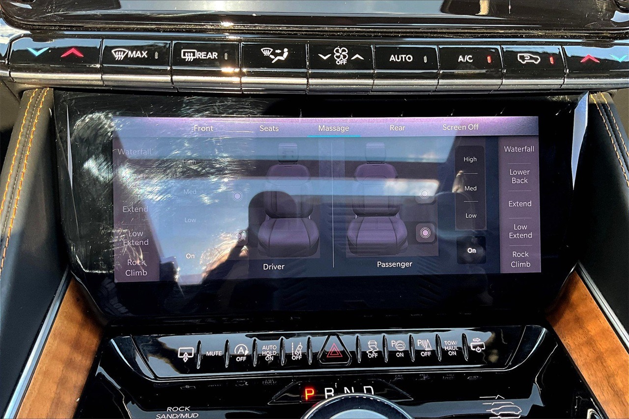 2024 Jeep Grand Wagoneer III photo 25