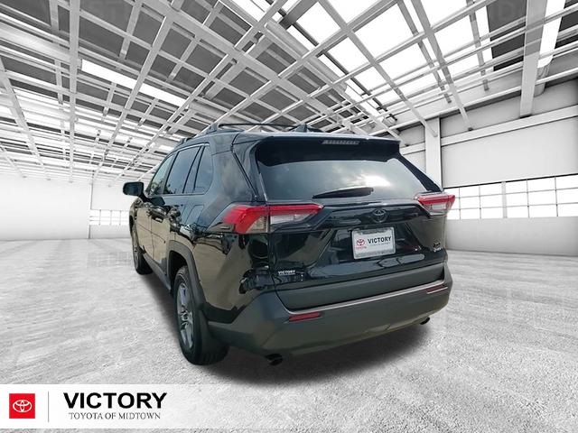 2025 Toyota RAV4 Hybrid XLE photo 4