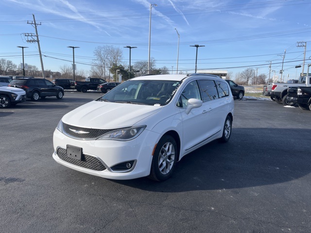 2018 Chrysler Pacifica Touring L Plus's photo
