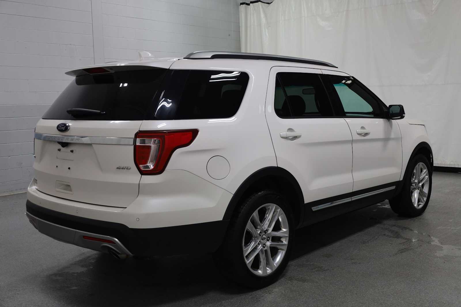 2017 Ford Explorer XLT photo 7