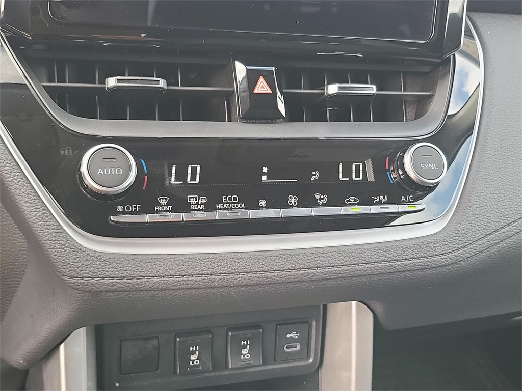 2024 Toyota Corolla Cross XLE photo 33