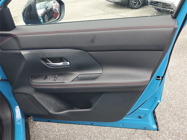 2025 Nissan Kicks SR photo 29