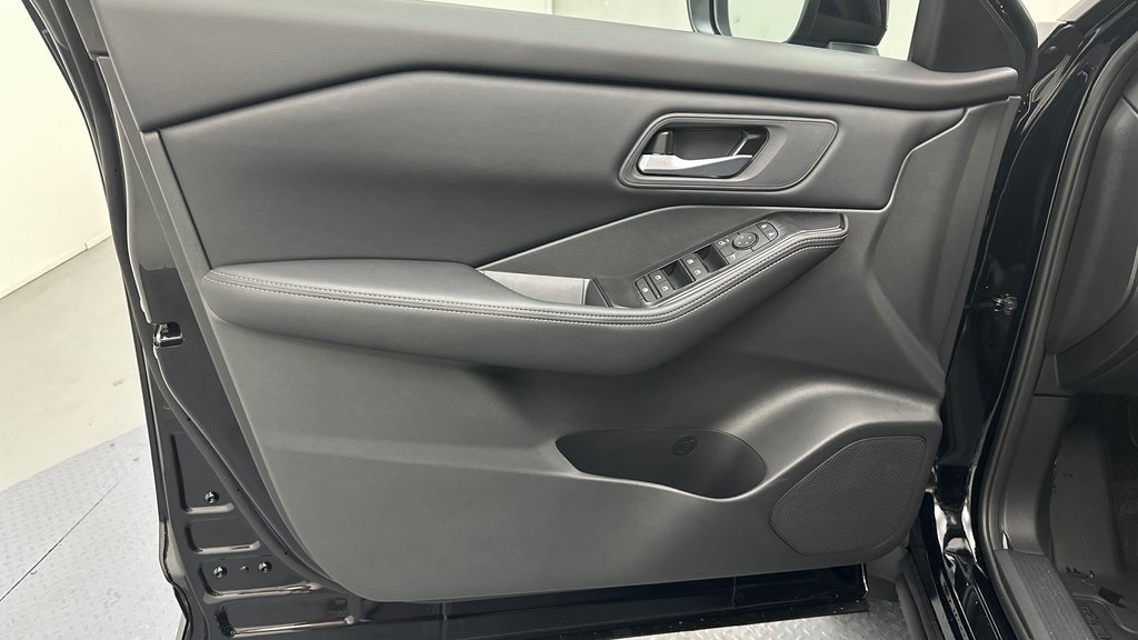 2026 Nissan Rogue SV photo 14