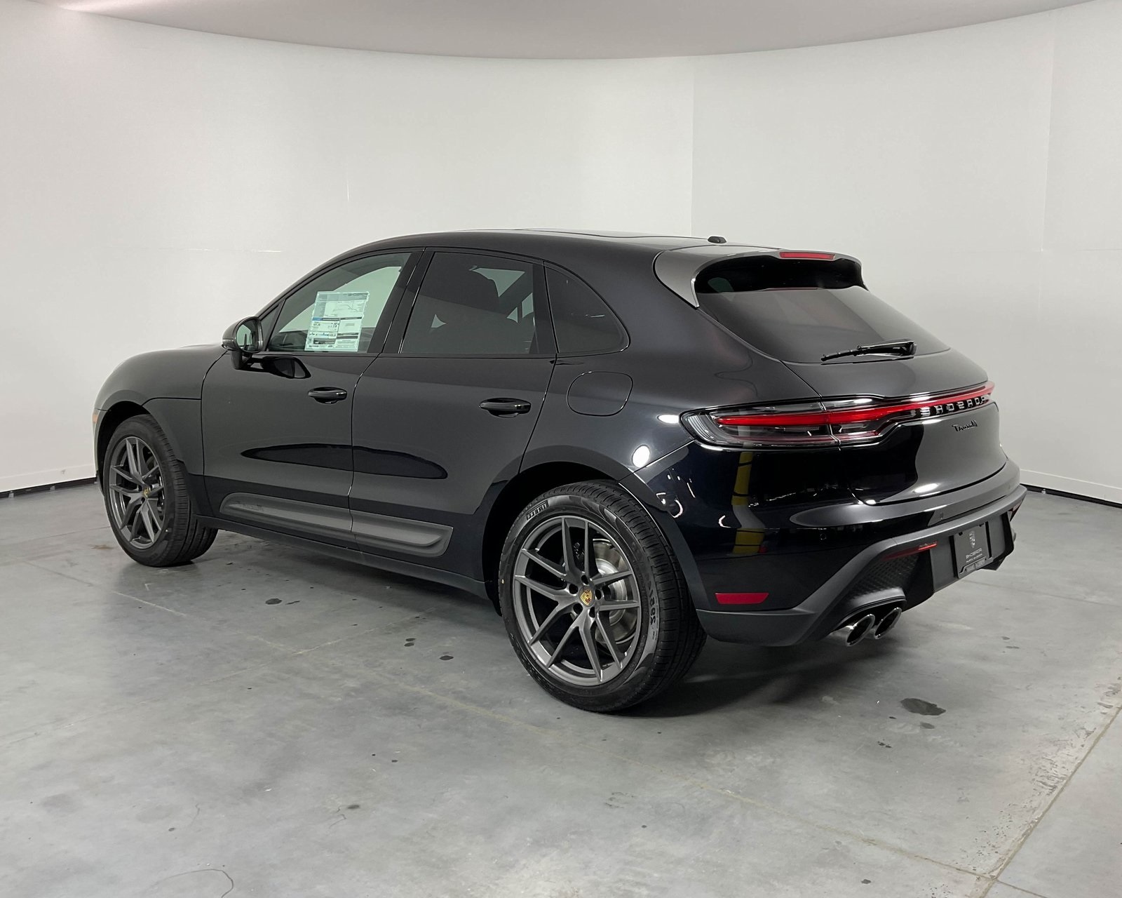 2025 Porsche Macan T photo 3
