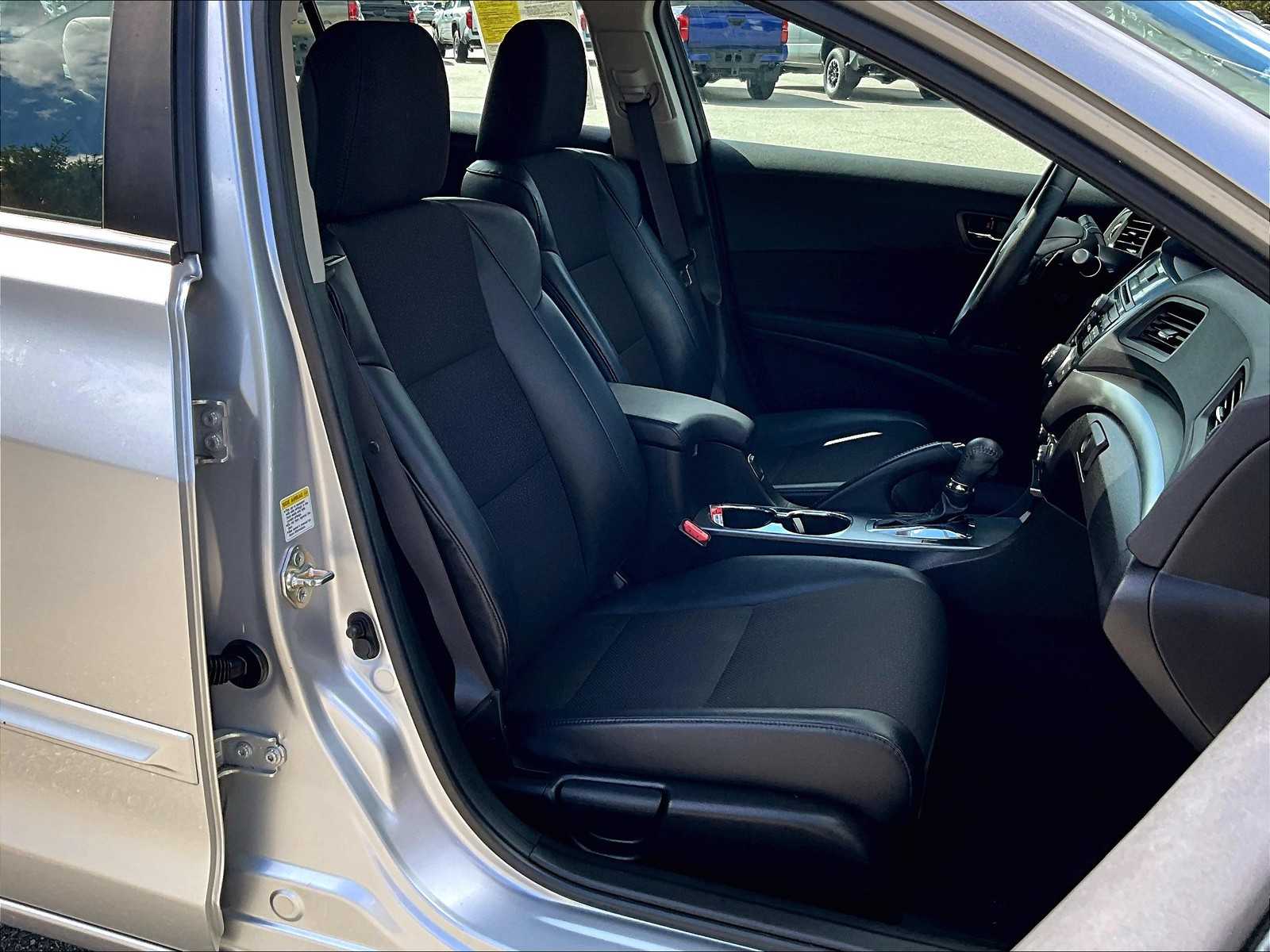 2013 Acura ILX 2.0L photo 11