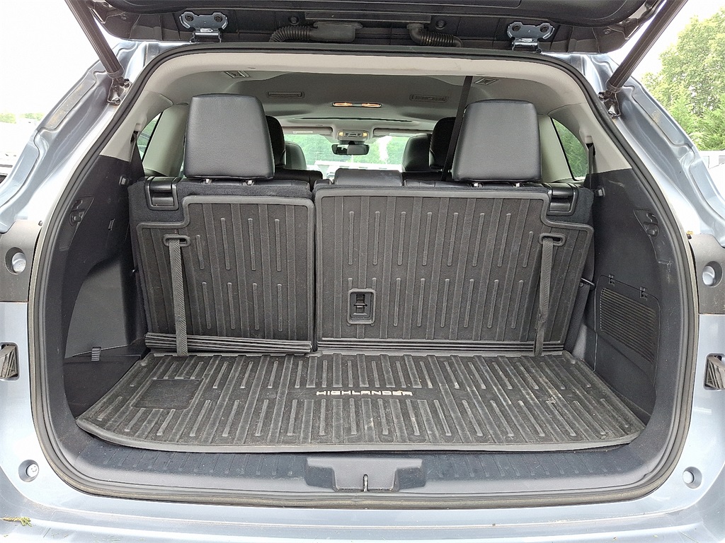 2022 Toyota Highlander XLE photo 28