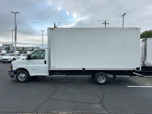 2024 Gmc Savana Cutaway 3500 photo 2