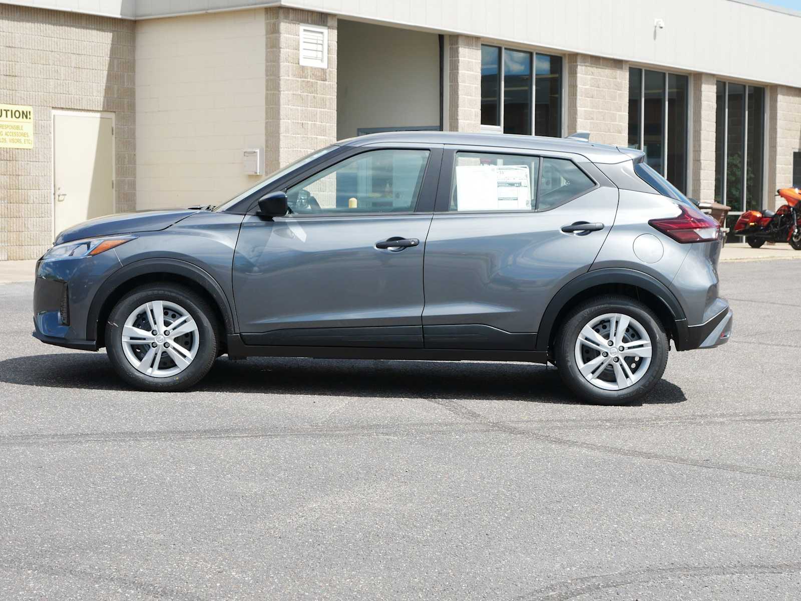 2025 Nissan Kicks Play S photo 8