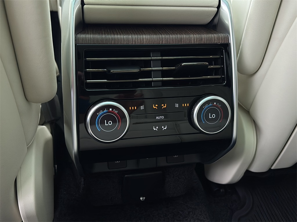 2025 Land Rover Range Rover SE photo 22