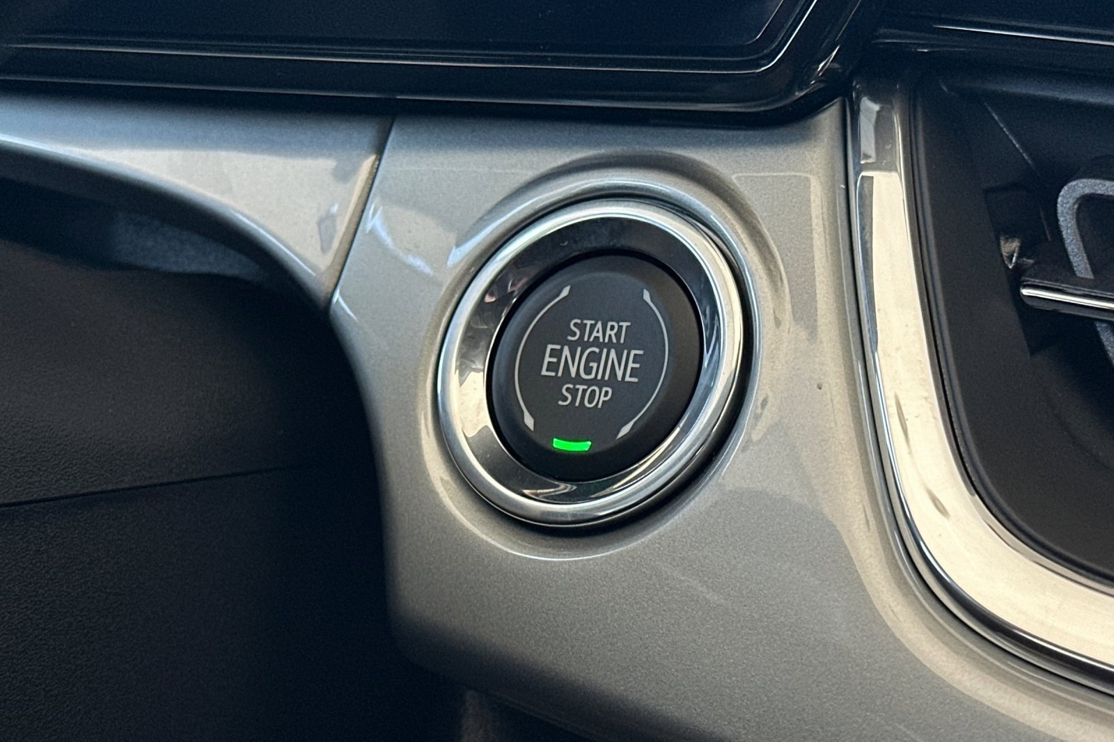2025 Chevrolet Trax LT photo 22