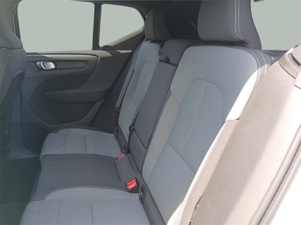 2025 Volvo XC40 Core photo 23