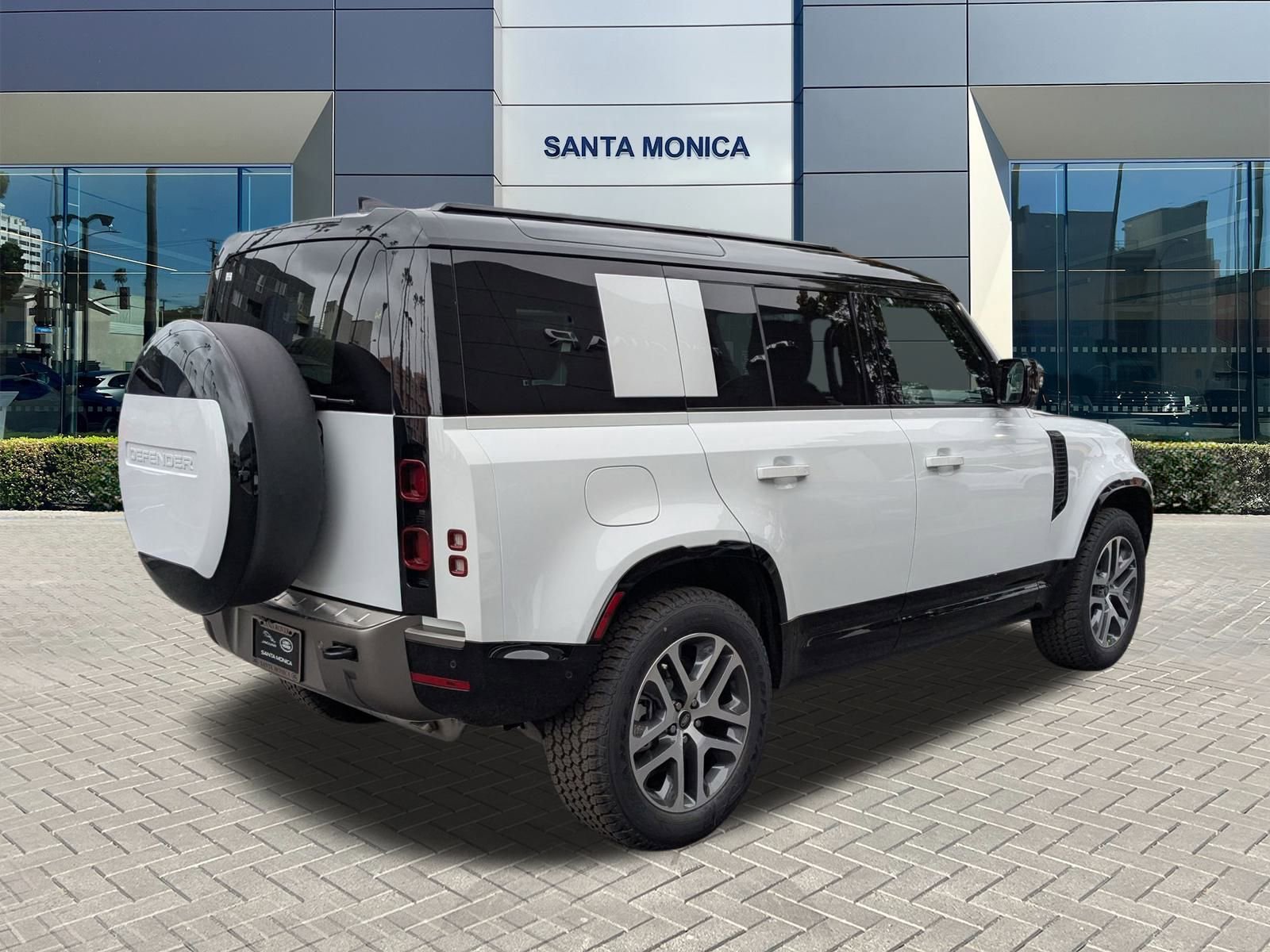 2025 Land Rover Defender 110 X-Dynamic SE photo 2