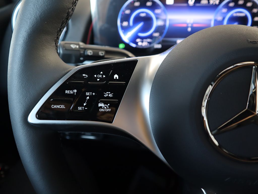 2025 Mercedes Benz EQB photo 7
