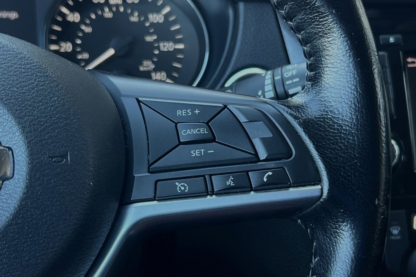 2020 Nissan Rogue SV photo 25