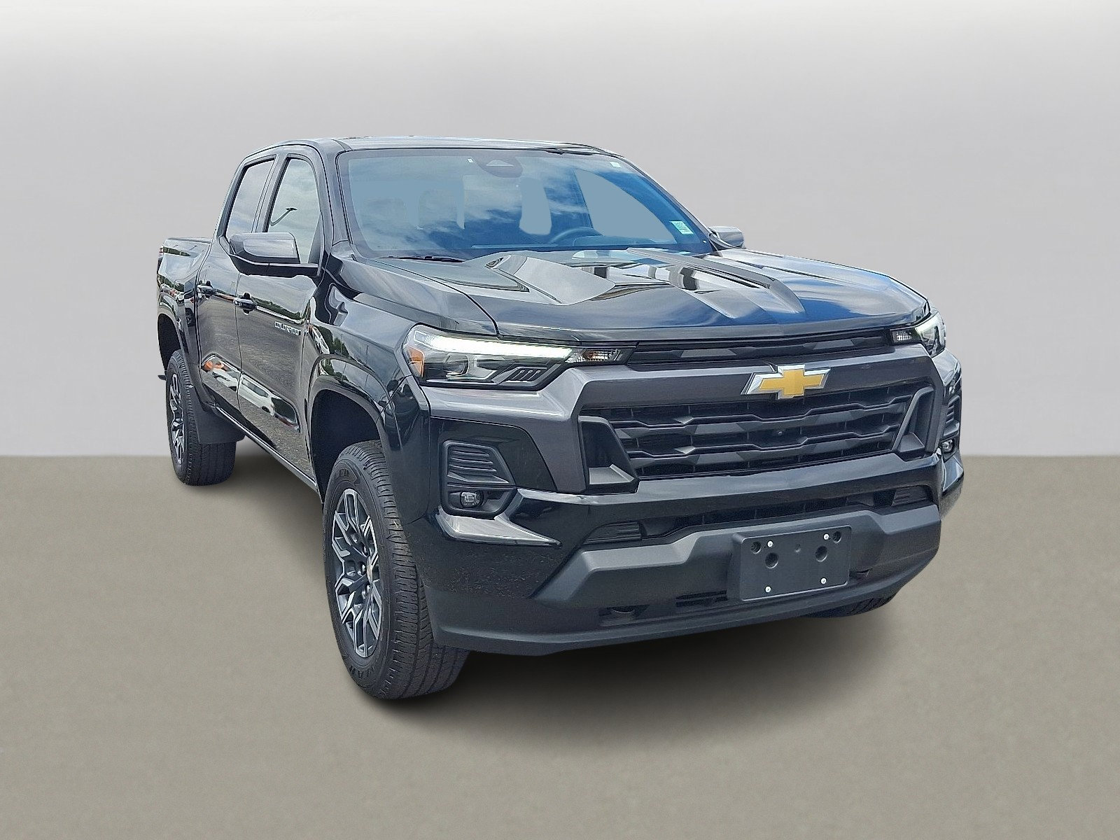 2024 Chevrolet Colorado LT photo 2