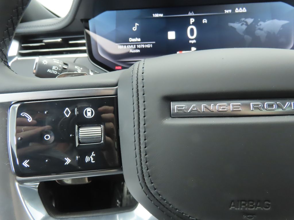 2025 Land Rover Range Rover SE photo 11