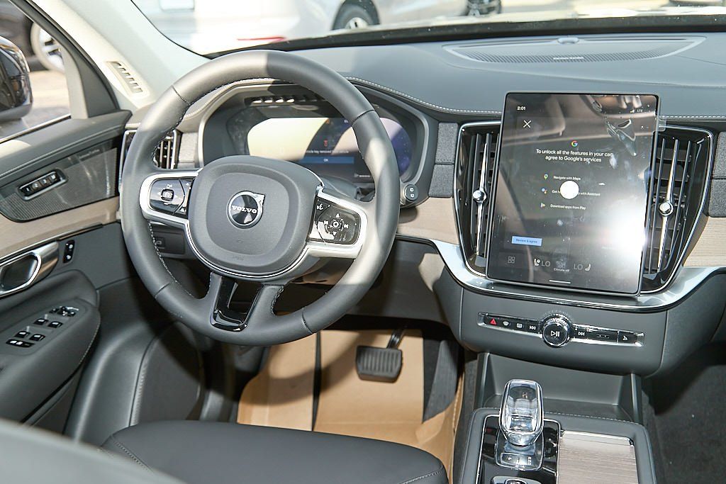 2026 VOLVO XC90 - Image 25