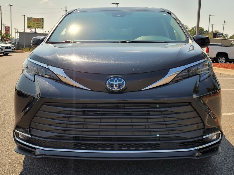 2024 Toyota Sienna XLE photo 4