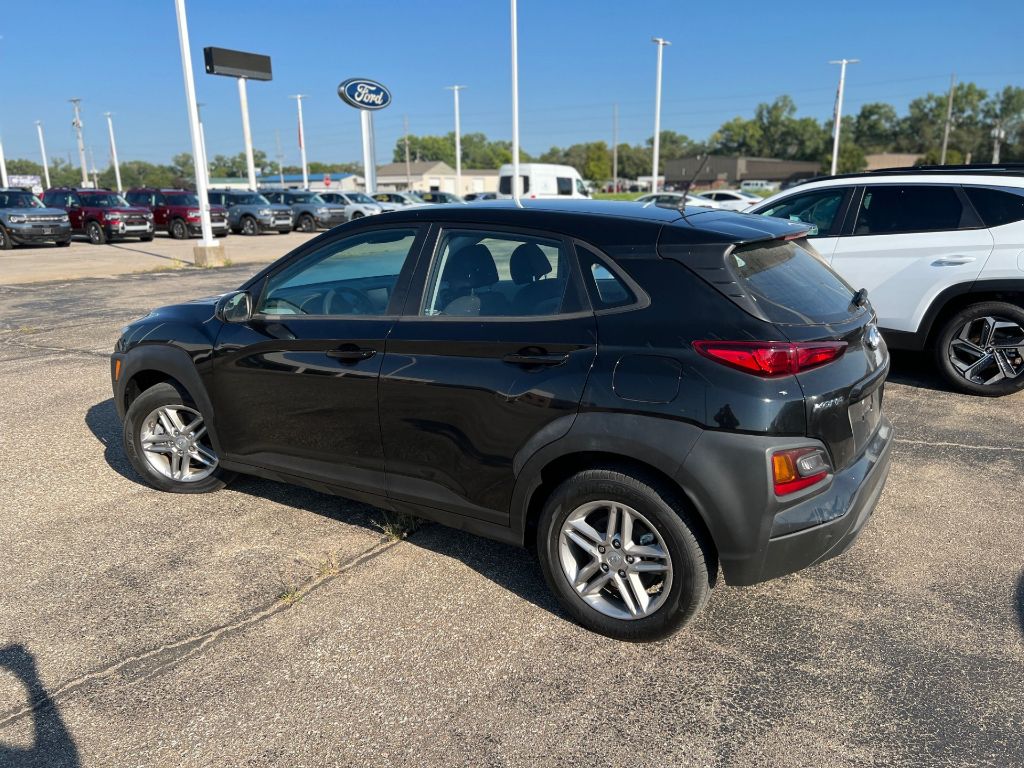 2021 Hyundai Kona SE photo 2