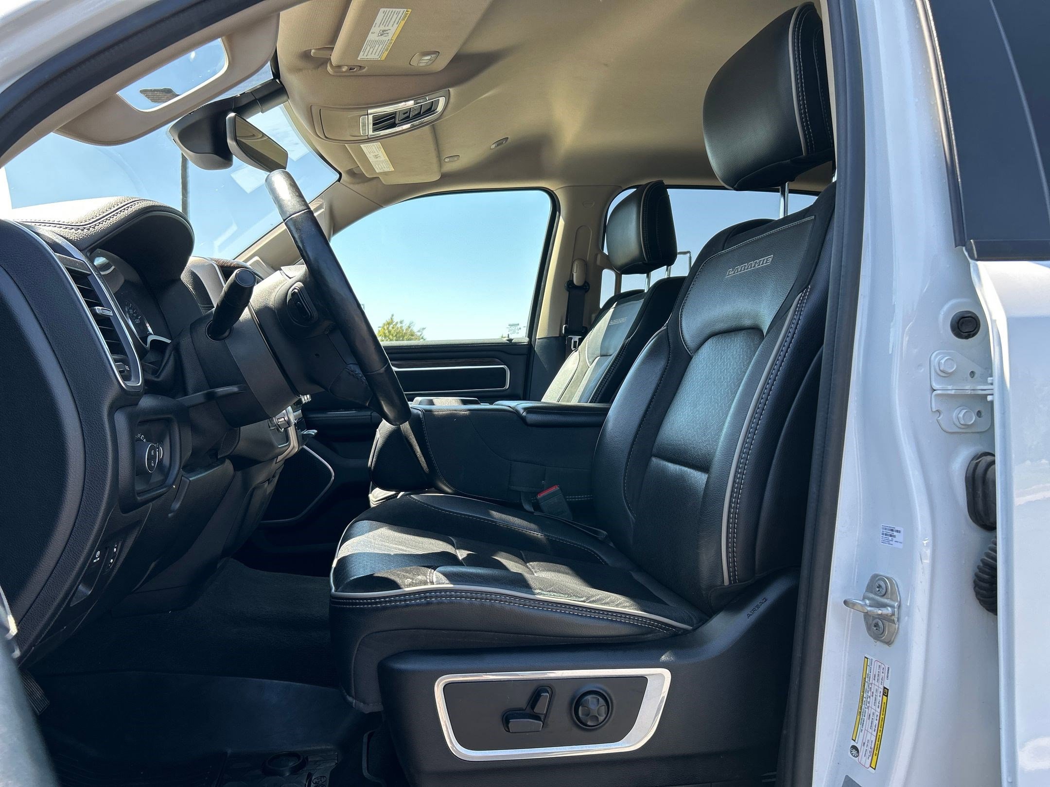 2020 Ram 1500 Laramie photo 23