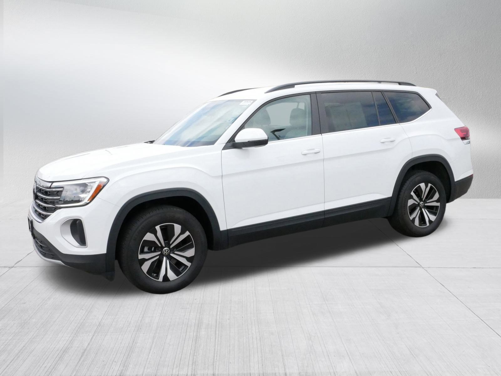 2024 Volkswagen Atlas SE photo 3