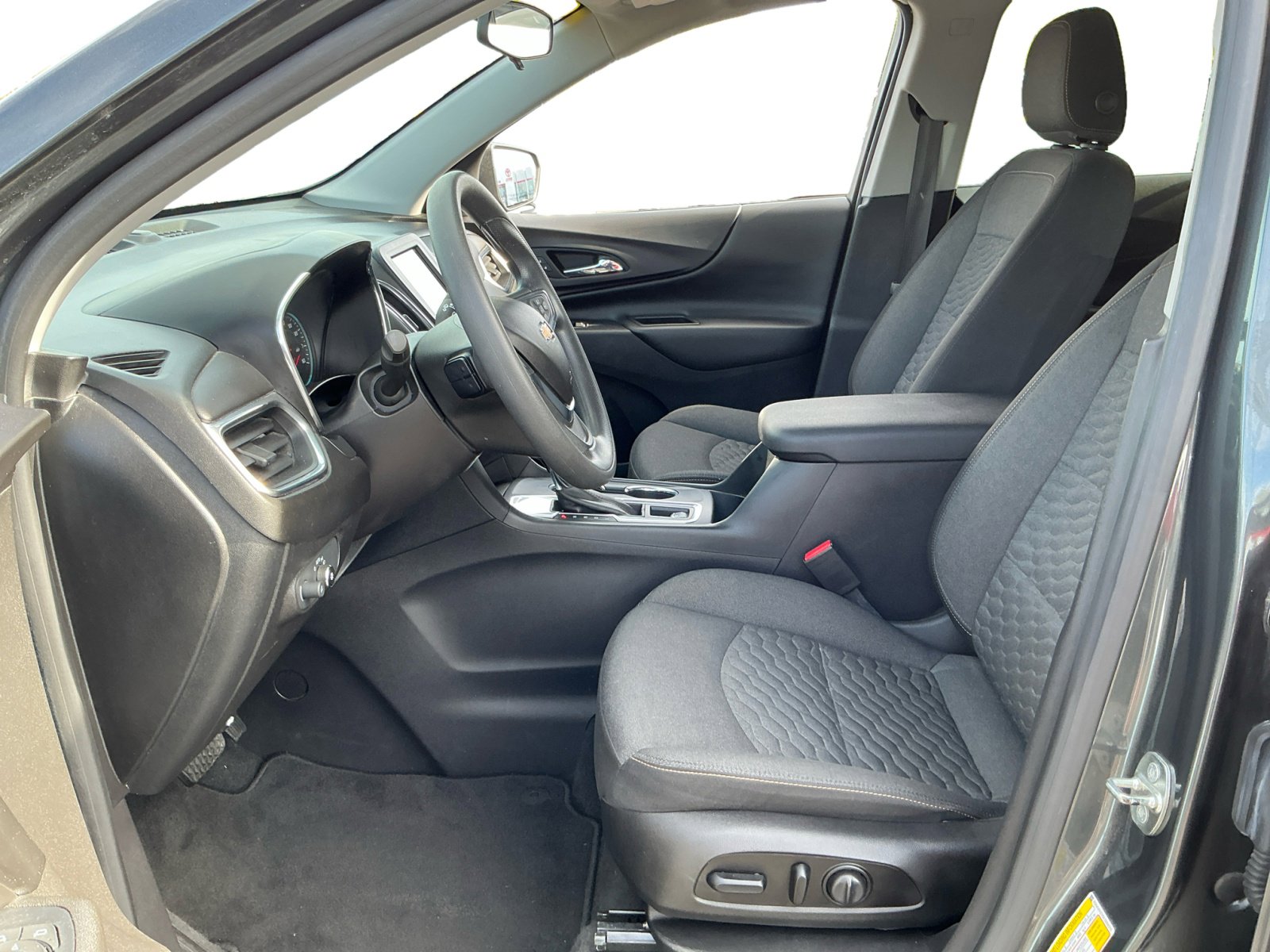 2019 Chevrolet Equinox LT photo 2