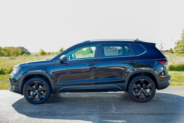 2025 Volkswagen Taos SEL photo 24