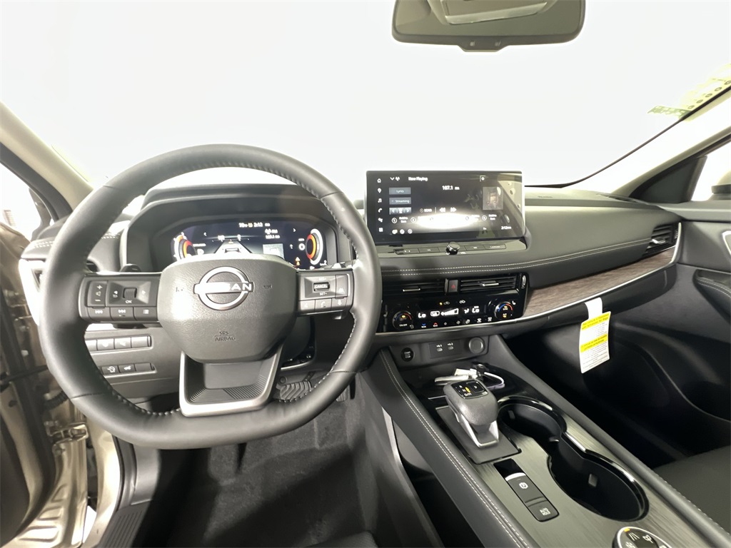 2026 Nissan Rogue Platinum photo 10