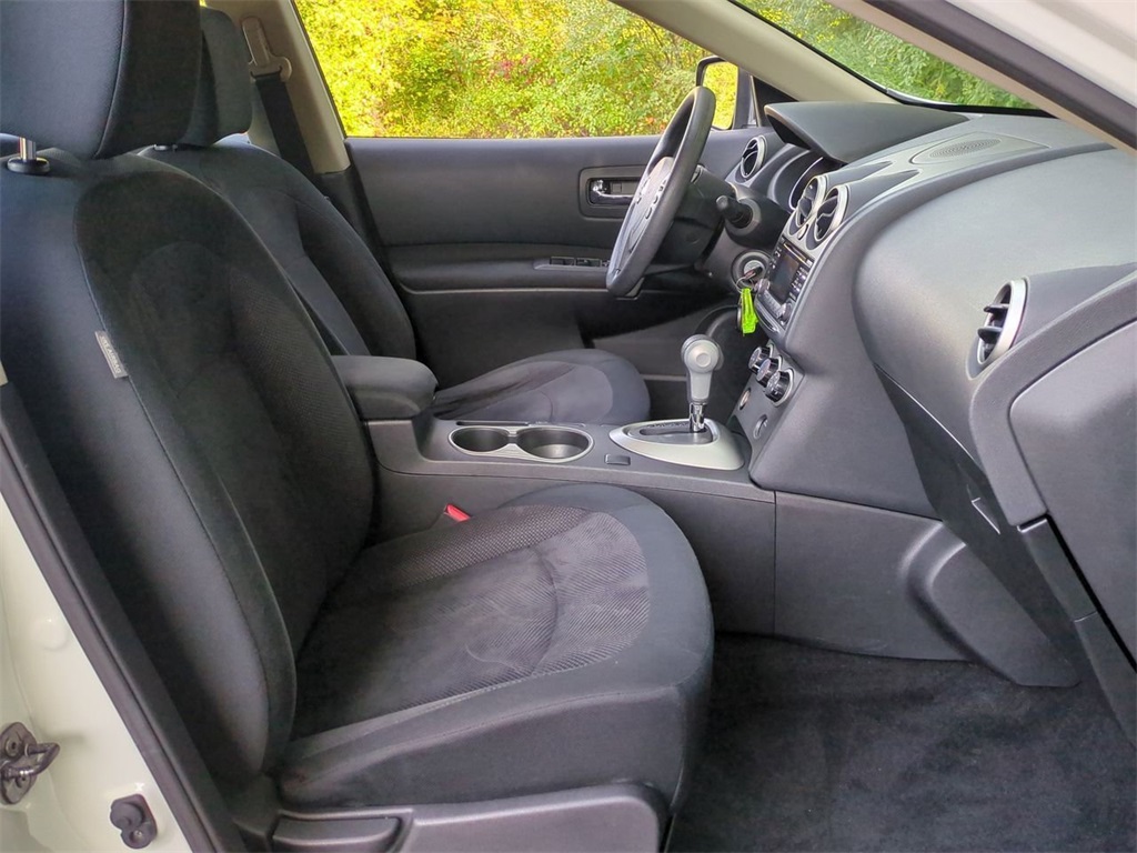 2014 Nissan Rogue Select S photo 25