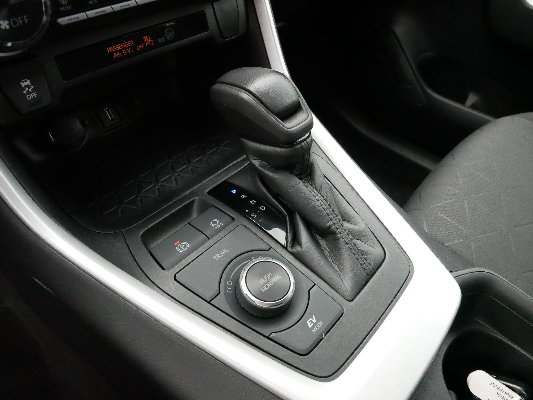 2021 Toyota RAV4 Hybrid XLE photo 21