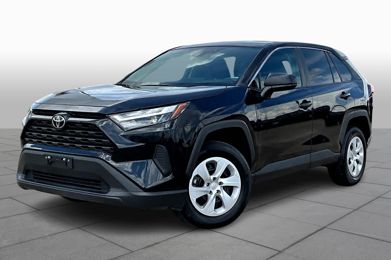 2024 Toyota RAV4 LE's photo