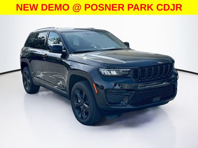 2025 Jeep Grand Cherokee Altitude photo 3