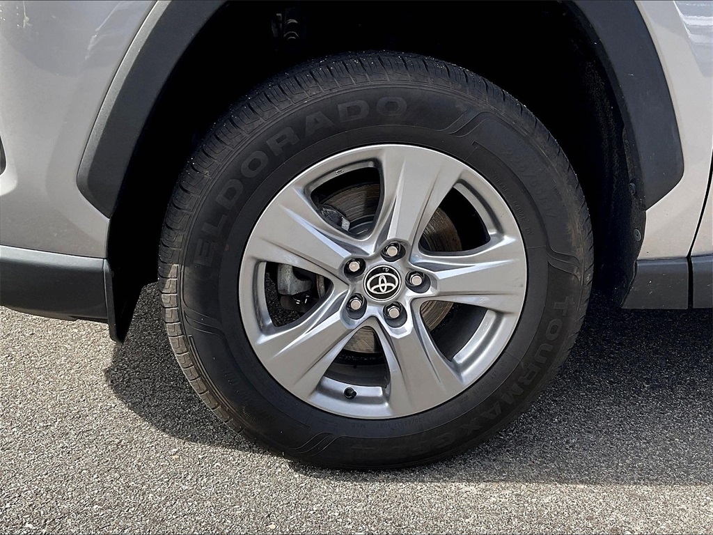 2022 Toyota RAV4 Hybrid XLE photo 4