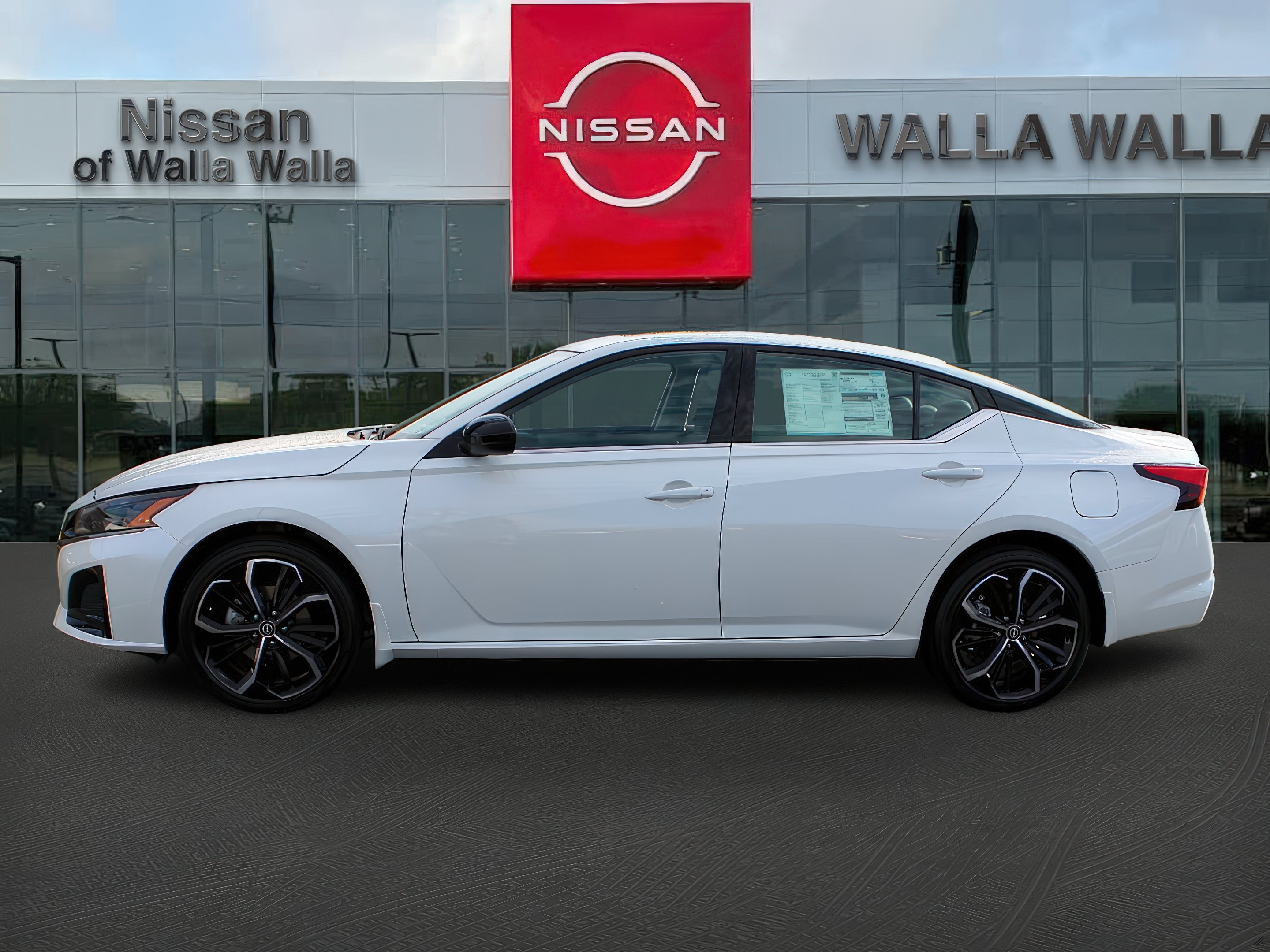 2025 Nissan Altima SR photo 4