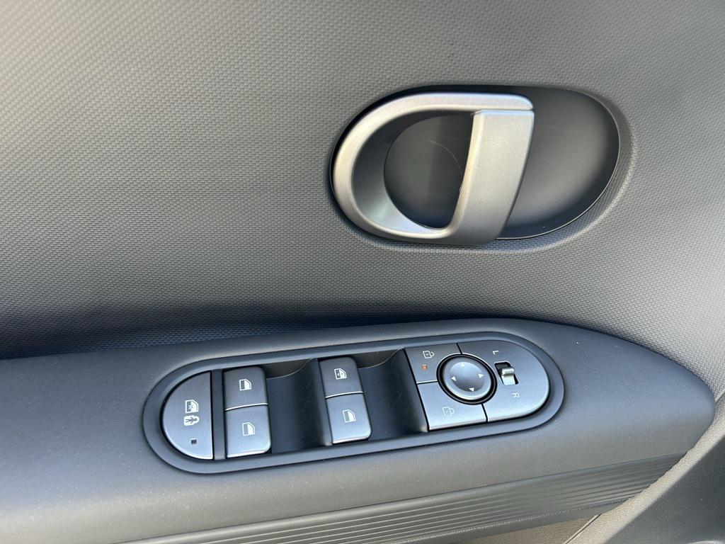 2025 Hyundai Ioniq 5 SE photo 11