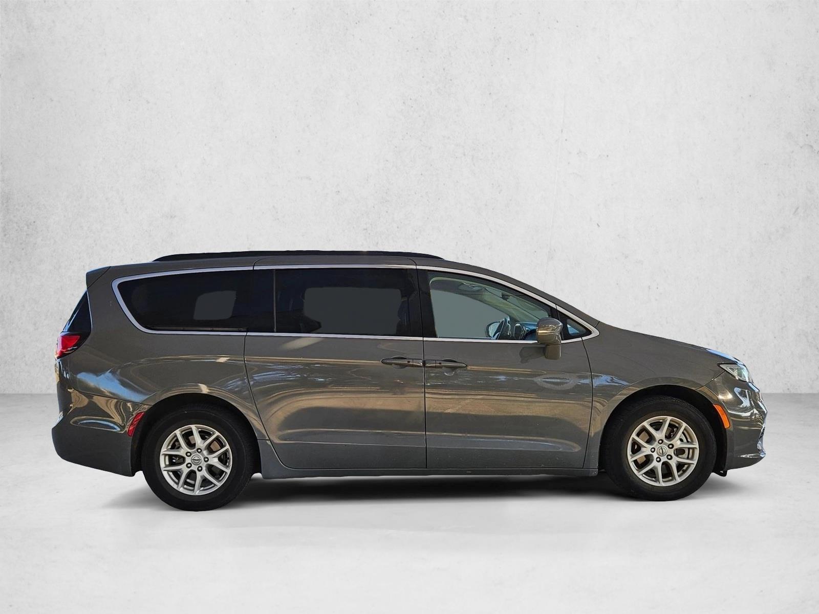 2022 Chrysler Pacifica Touring L photo 4