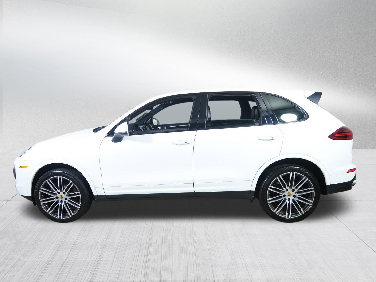 2017 Porsche Cayenne Platinum Edition photo 3