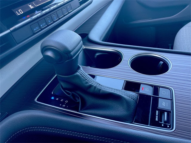 2024 Toyota Sienna LE photo 9