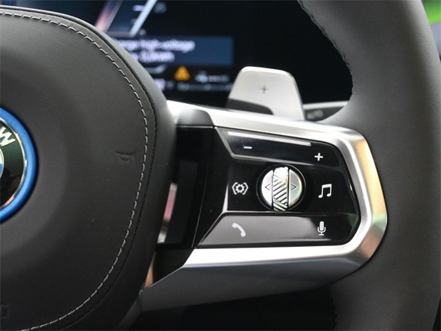 2026 Bmw 750e photo 2