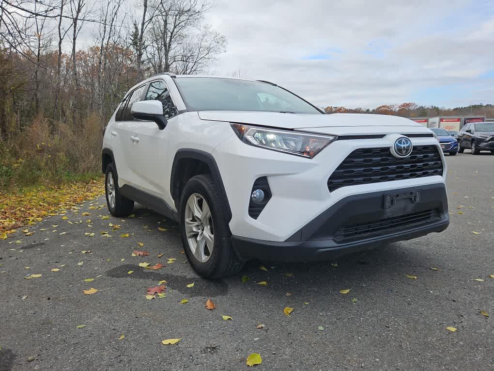 2020 Toyota RAV4 XLE photo 4