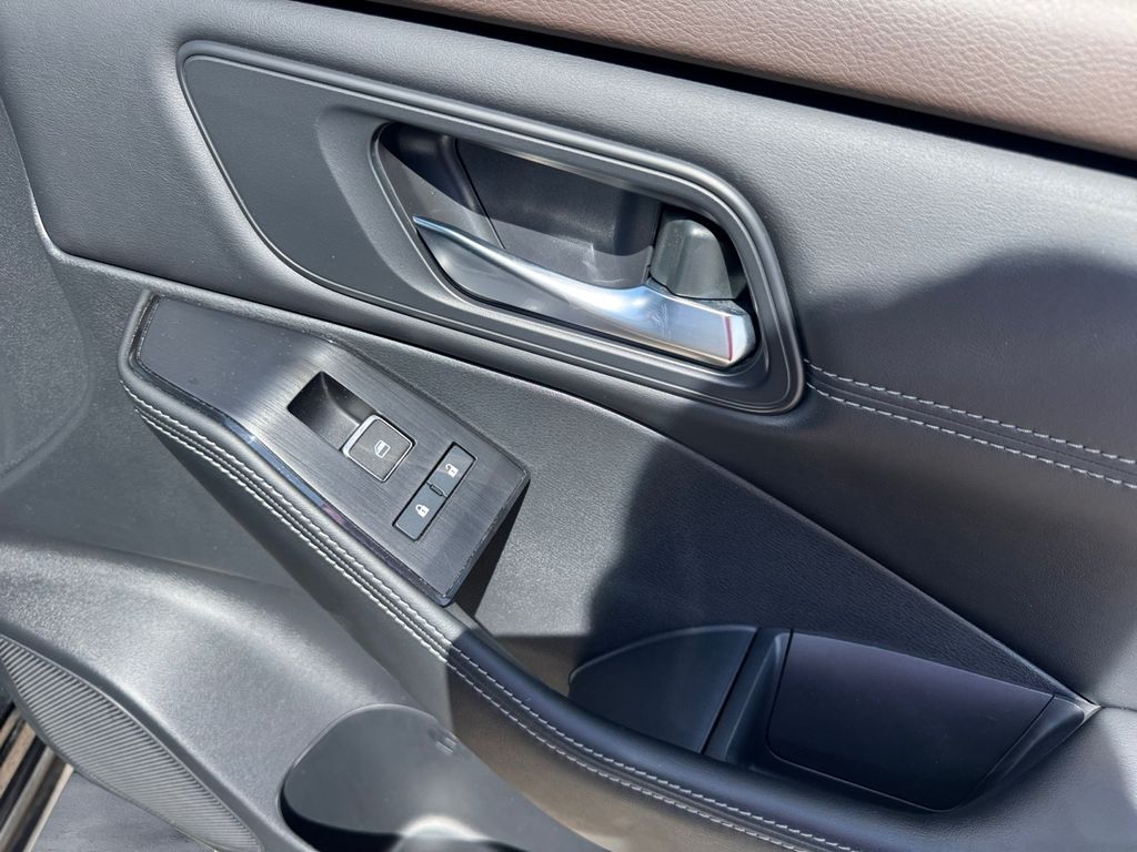 2023 Nissan Rogue SL photo 15