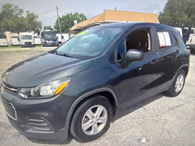 2020 Chevrolet Trax LS photo 2