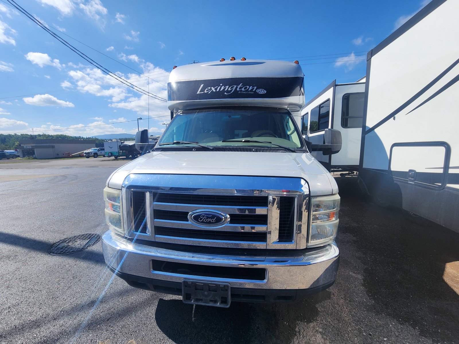 Automobile 2008 Ford Econoline E450 Super Duty Cutaway Van FORD