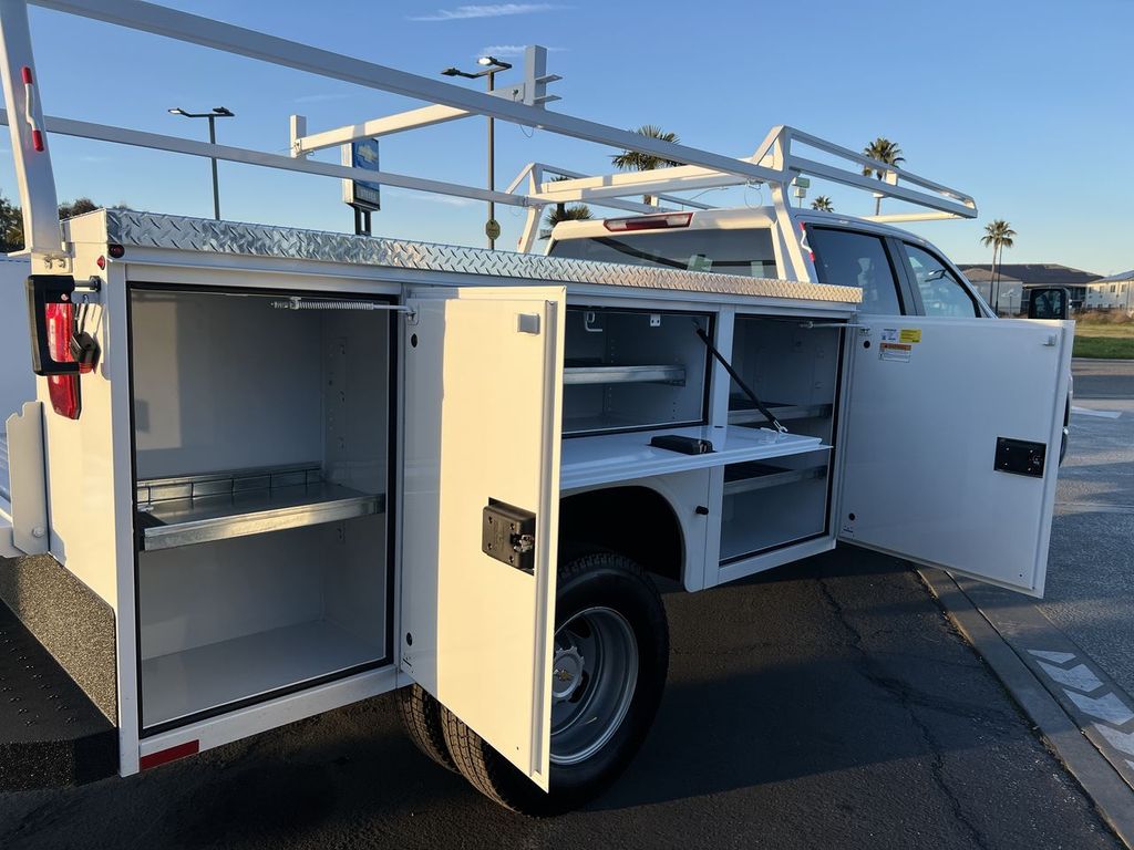 2024 Chevrolet Silverado 3500HD Work Truck photo 3