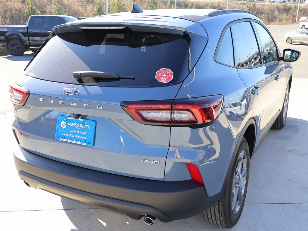 2026 Ford Escape ST-Line photo 3