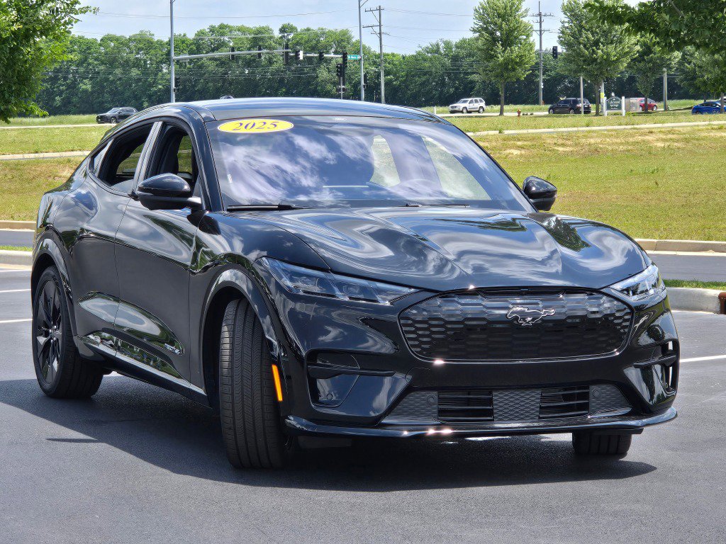 2025 Ford Mustang Mach-E GT photo 3