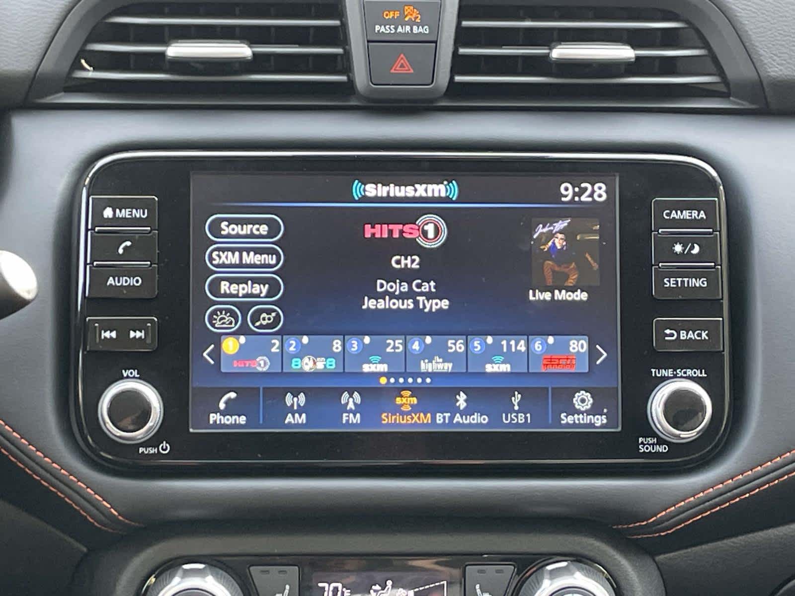 2025 Nissan Versa SR photo 17